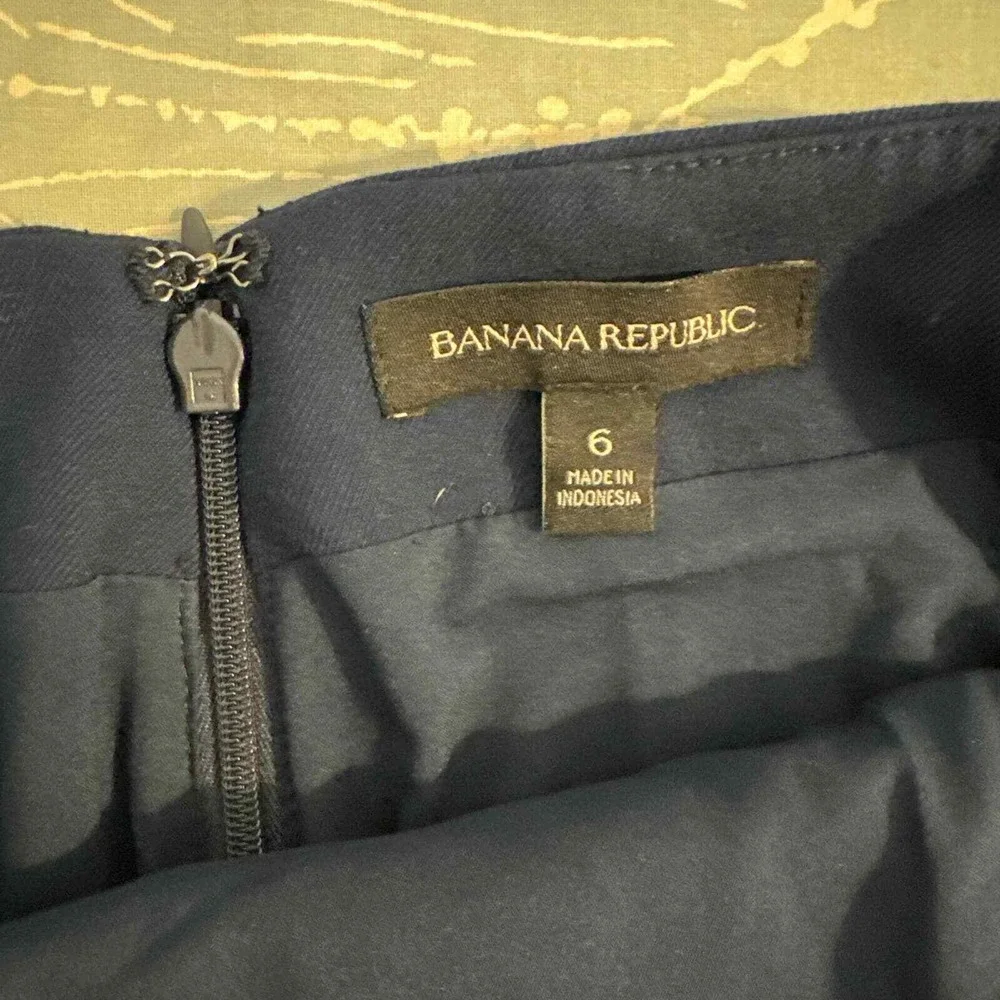 Banana Republic Navy Blue Double Breasted Button Front‎ Pencil Skirt Size 6